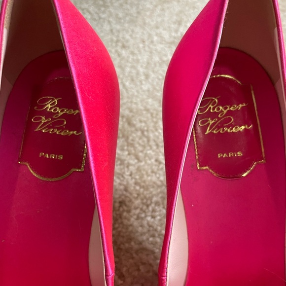 Roger Vivier LAVALLIÈRE CLOTH HEELS - Picture 7 of 7